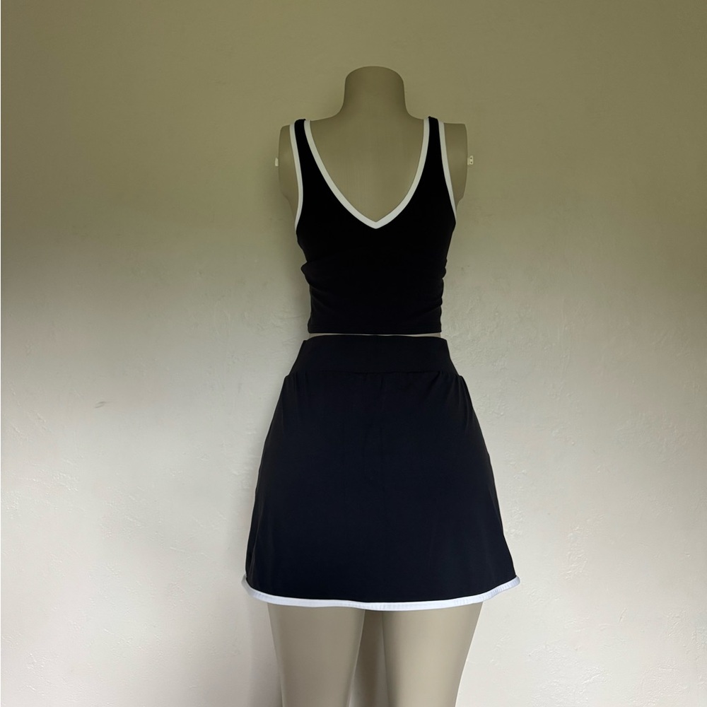 all in motion Everyday soft skort and V neck cropped tank - Picture 4 of 5